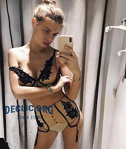 Valeria Paris Escort